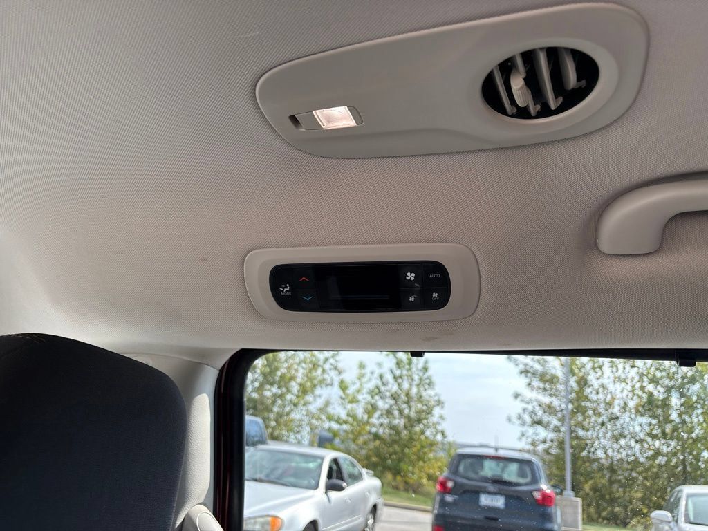 Used 2018 Chrysler Pacifica Touring Plus FWD image 18