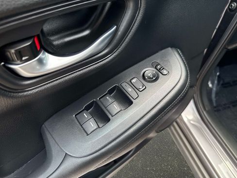Used 2025 Honda HR-V LX image 17