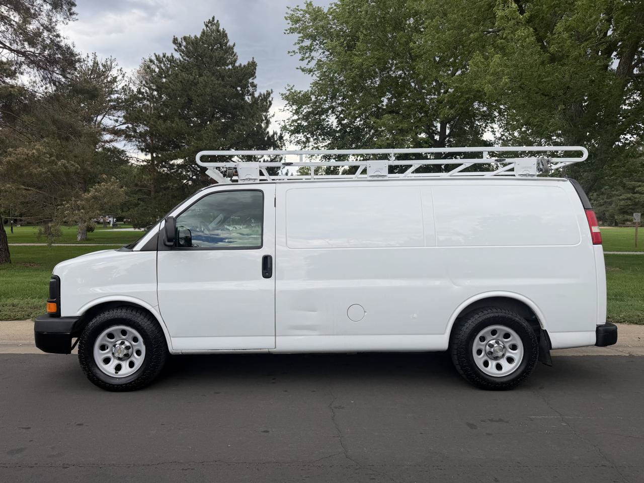 Used 2013 Chevrolet Express 1500 AWD image 2