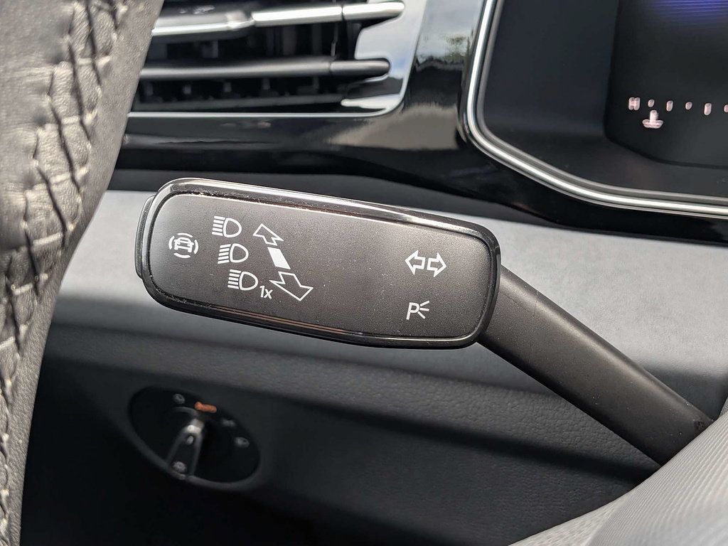 Used 2025 Volkswagen Jetta SE FWD image 21