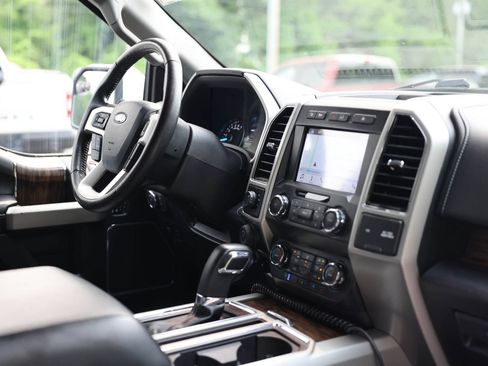 Certified 2019 Ford F150 Lariat w/ Trailer Tow Package AWD/4WD image 11