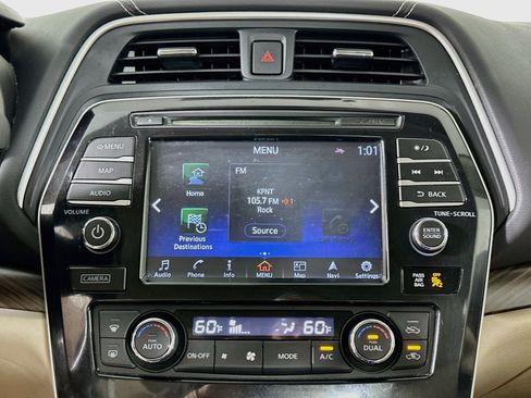 Used 2016 Nissan Maxima Platinum w/ Interior Lighting Package FWD image 24