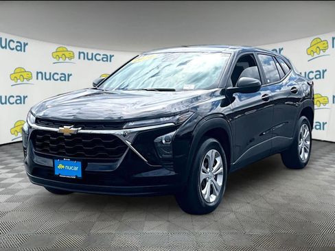 Used 2024 Chevrolet Trax LS FWD image 3