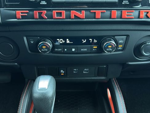 Used 2025 Nissan Frontier Pro-X RWD image 21