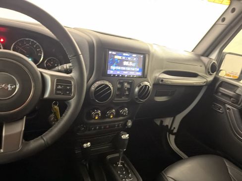 Used 2018 Jeep Wrangler Unlimited Sahara AWD/4WD image 18