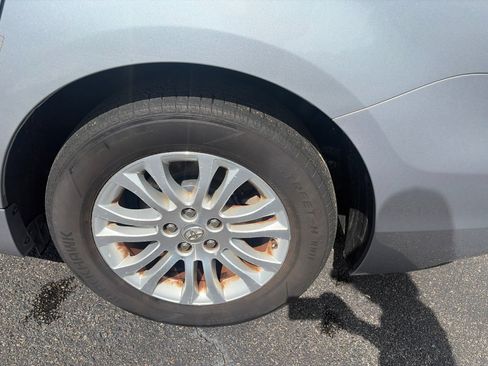 Used 2017 Toyota Sienna XLE FWD image 11