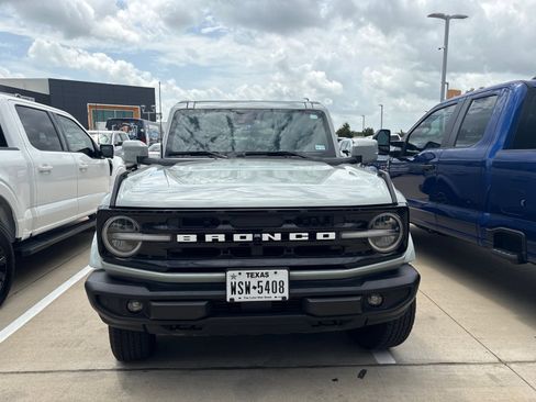 Used 2024 Ford Bronco Outer Banks AWD/4WD image 2