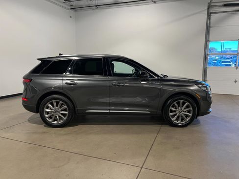 Used 2020 Lincoln Corsair AWD w/ Premium Package image 2