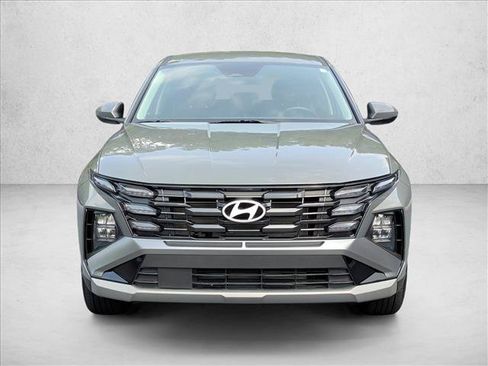 Used 2025 Hyundai Tucson SE FWD image 2