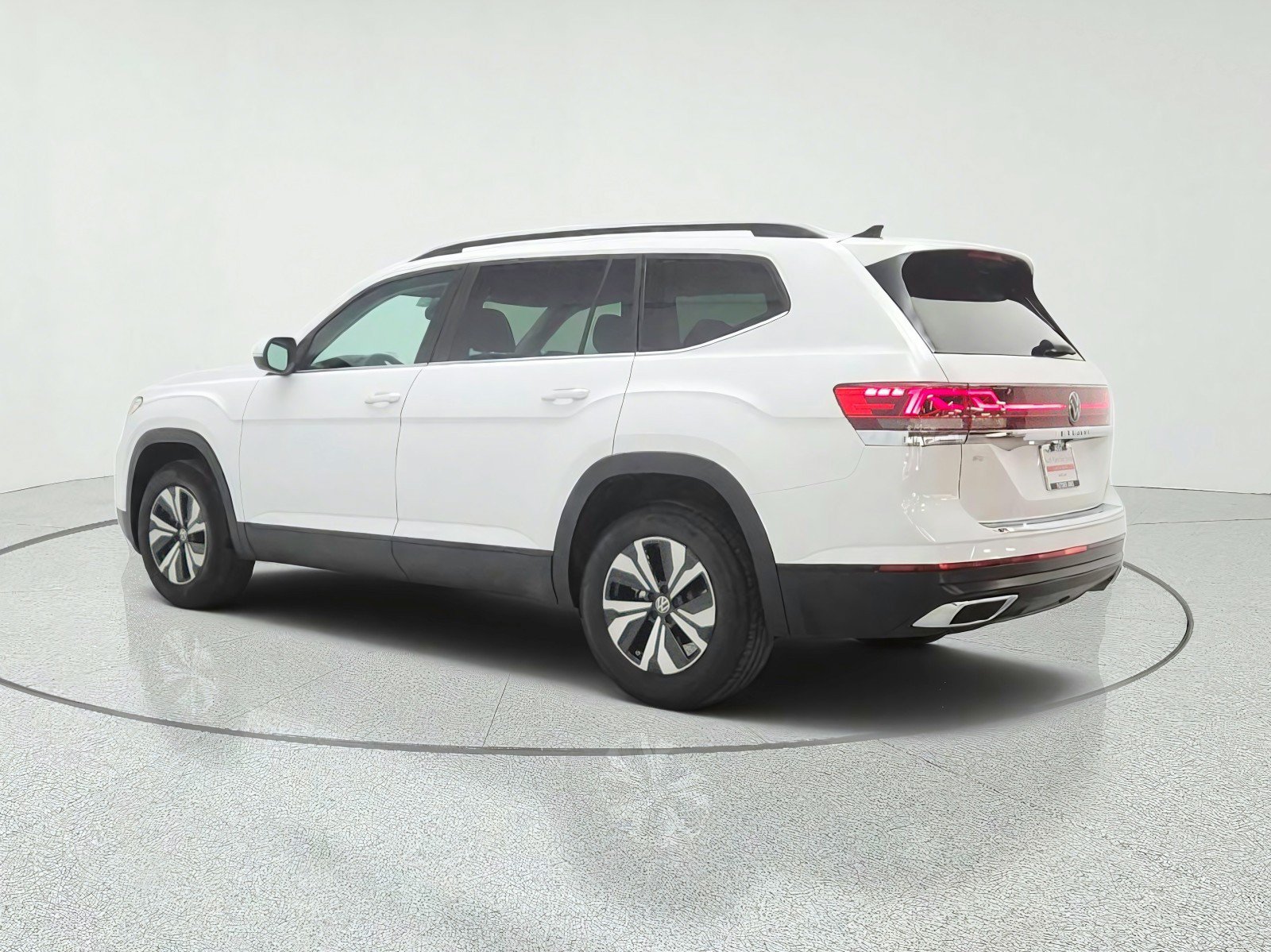 Used 2025 Volkswagen Atlas SE FWD image 8