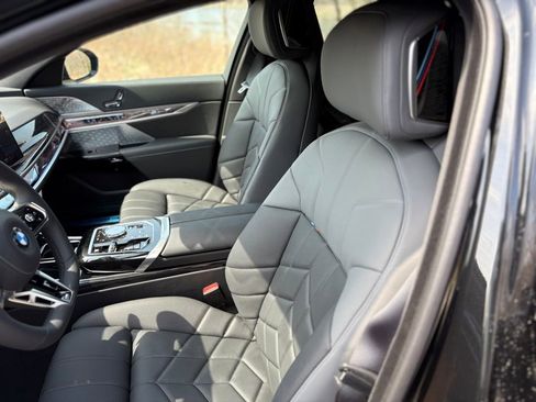 Used 2025 BMW 760i xDrive image 14