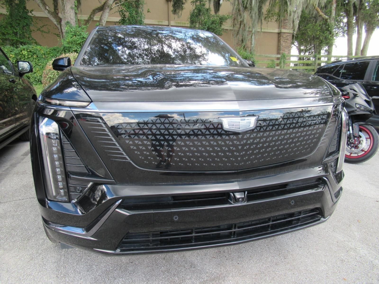 Used 2026 Cadillac Vistiq Sport w/ LPO, Floor Liner Package AWD/4WD image 2