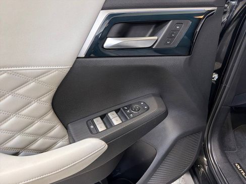 Used 2022 Mitsubishi Outlander SEL image 17