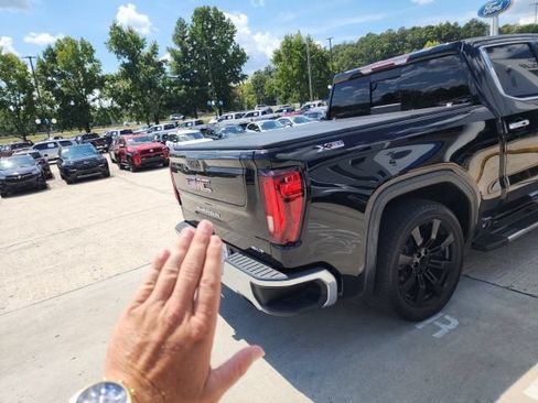 Used 2021 GMC Sierra 1500 SLT w/ SLT Premium Package AWD/4WD image 19