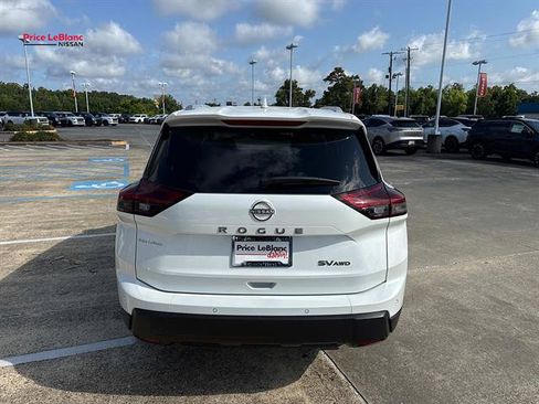 Used 2024 Nissan Rogue SV w/ SV Premium Package AWD/4WD image 6