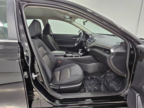 Used 2024 Nissan Altima 2.5 SV FWD image 19