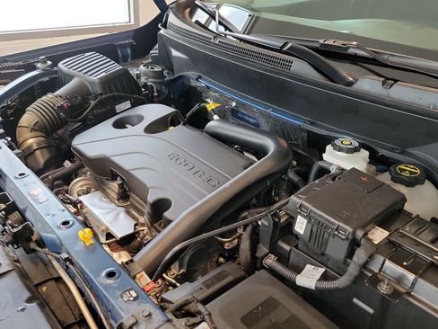 Used 2024 GMC Terrain SLE w/ Driver Convenience Package image 20