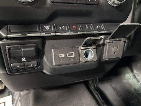 Used 2022 GMC Sierra 2500 SLE AWD/4WD image 32