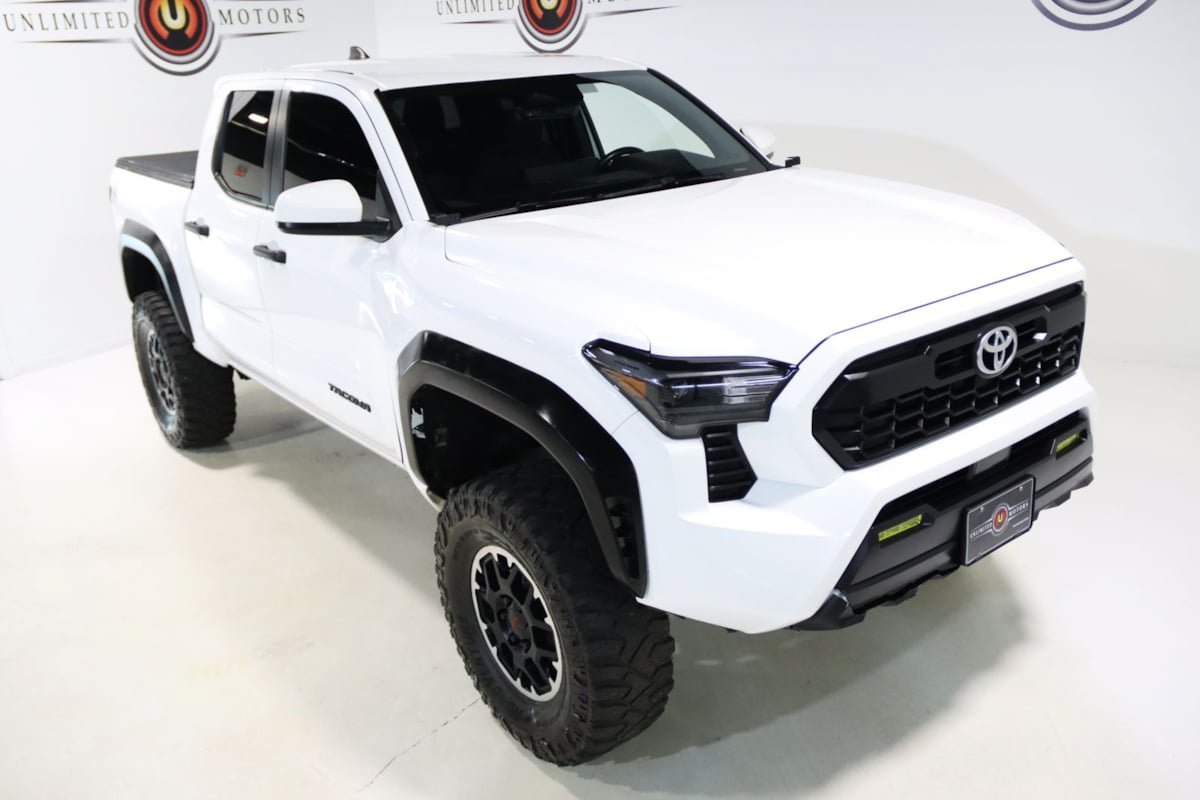 Used 2024 Toyota Tacoma TRD Off-Road AWD/4WD image 22