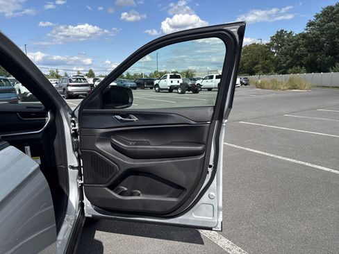 New 2025 Jeep Grand Cherokee Laredo X w/ Luxury Tech Group I image 10