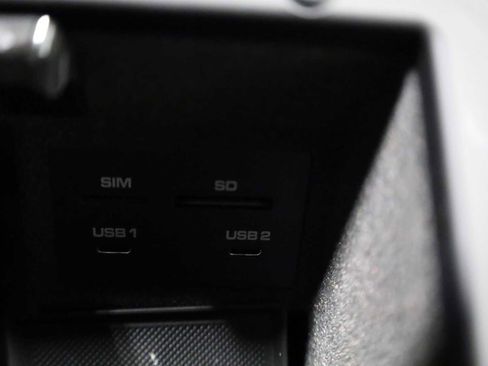 Certified 2025 Porsche Macan image 35