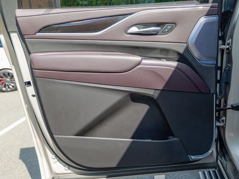 Used 2024 Cadillac Escalade ESV Premium Luxury Platinum AWD/4WD image 29