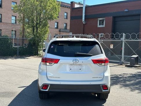 Certified 2019 Toyota Highlander Limited Platinum AWD/4WD image 5
