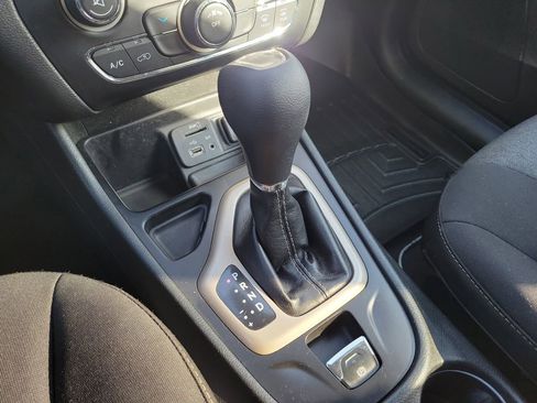 Used 2014 Jeep Cherokee Latitude FWD image 34