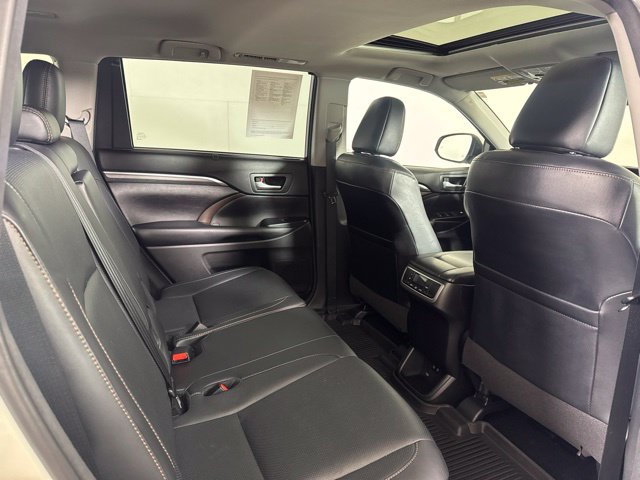 Used 2018 Toyota Highlander Limited AWD/4WD image 5