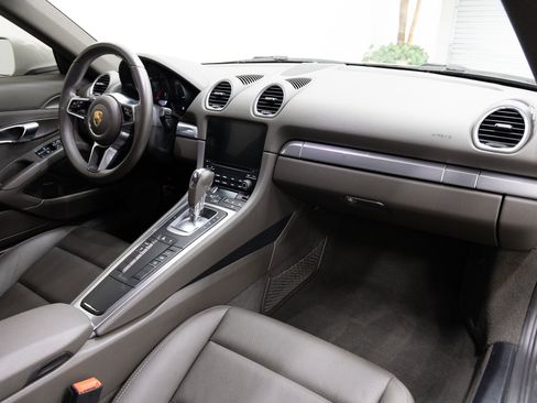 Used 2019 Porsche 718 Cayman image 12