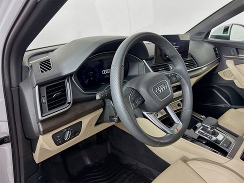 Used 2024 Audi Q5 e Premium Plus image 4