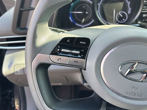 Used 2022 Hyundai Elantra Blue image 17