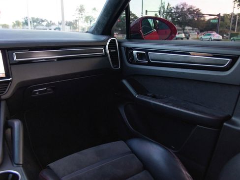 Used 2021 Porsche Cayenne GTS image 39