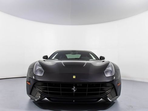 Used 2014 Ferrari F12 Berlinetta RWD image 11