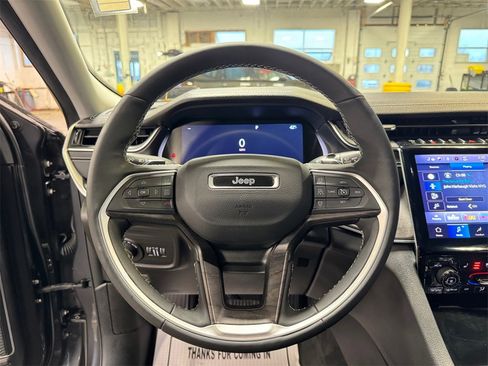 Used 2023 Jeep Grand Cherokee L Limited w/ Luxury Tech Group II image 15