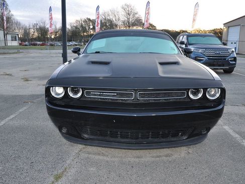 Used 2019 Dodge Challenger SXT image 8