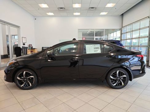 New 2025 Nissan Versa SR w/ Trunk Package FWD image 5