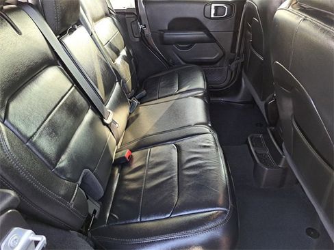 Used 2022 Jeep Wrangler Unlimited Sahara image 27