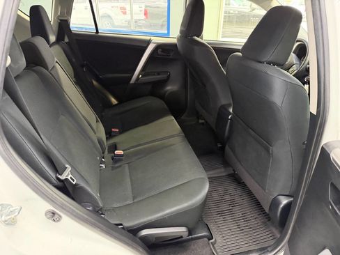 Used 2016 Toyota RAV4 LE image 19
