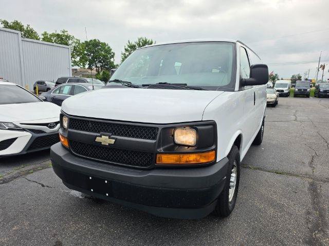 Used 2017 Chevrolet Express 2500 RWD image 2