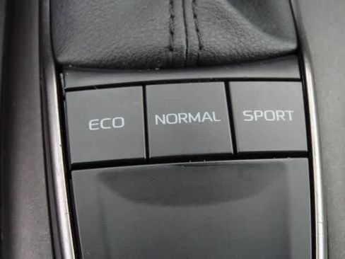 Used 2024 Toyota Camry SE FWD image 30
