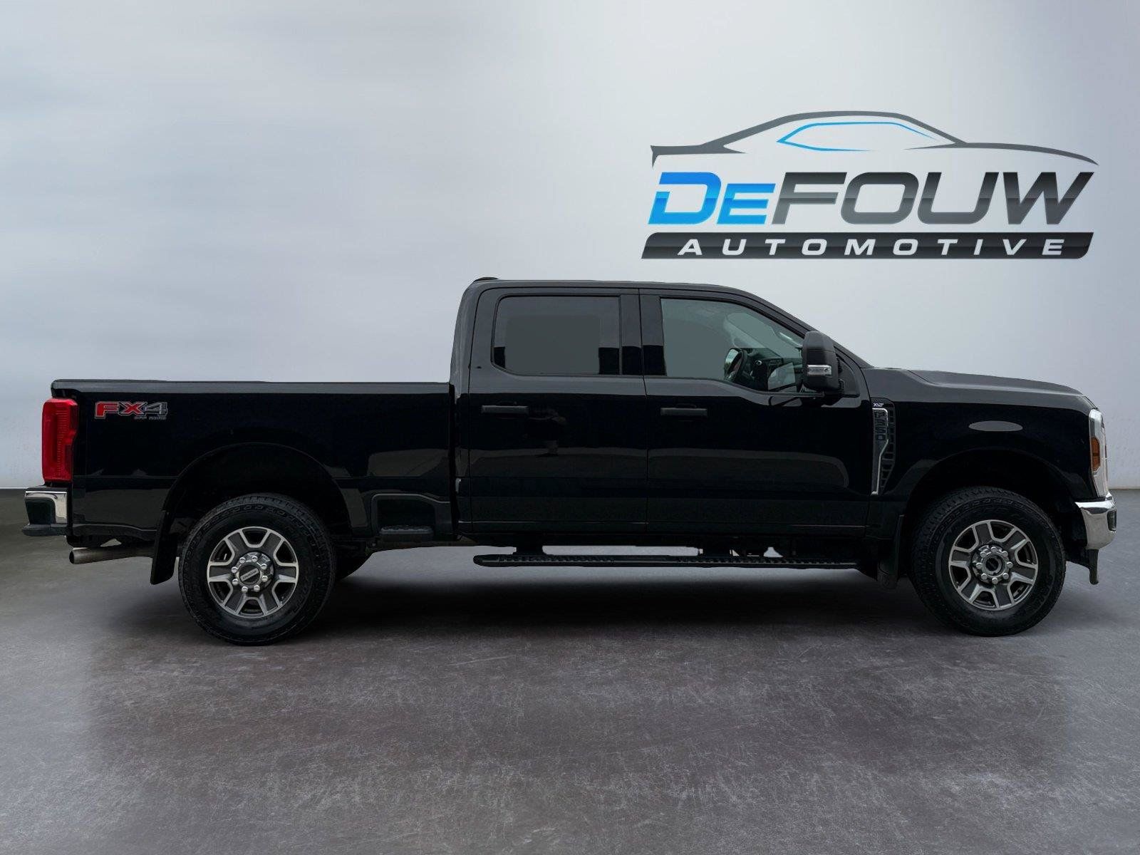 Used 2025 Ford F350 XLT w/ FX4 Off-Road Package AWD/4WD image 2