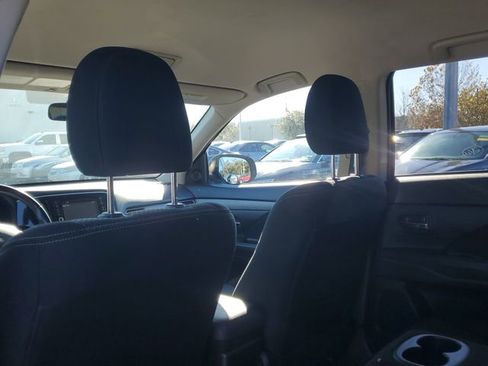 Used 2016 Mitsubishi Outlander FWD image 12