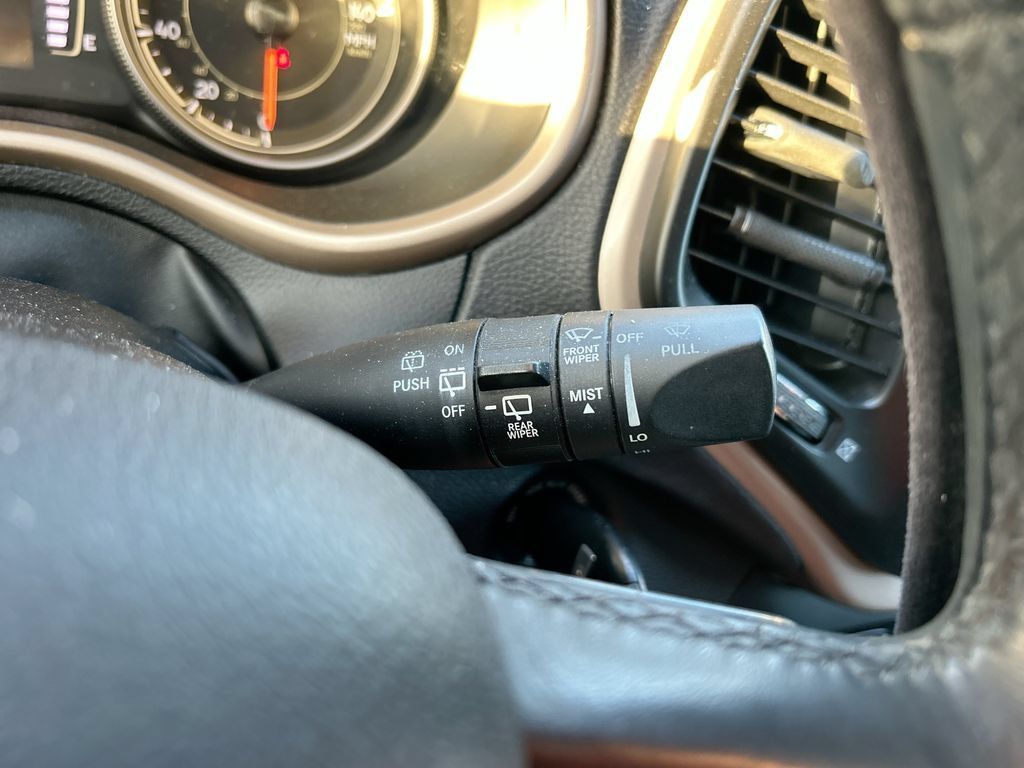 Used 2017 Jeep Cherokee Latitude FWD image 16
