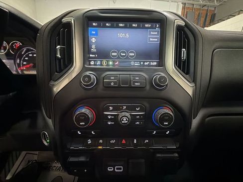 Used 2021 Chevrolet Silverado 1500 LT AWD/4WD image 16