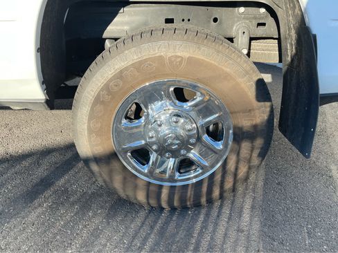 Used 2024 RAM 2500 Tradesman w/ Chrome Appearance Group image 12