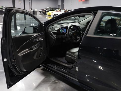 Used 2017 Chevrolet Volt Premier w/ Driver Confidence II Package image 9