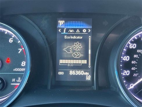 Used 2020 Toyota Camry image 18
