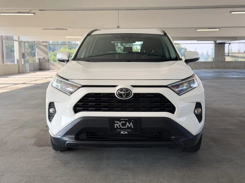 Used 2020 Toyota RAV4 XLE AWD/4WD image 2
