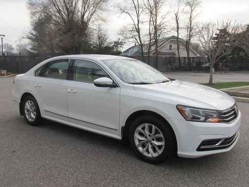 Used 2017 Volkswagen Passat 1.8T S image 9